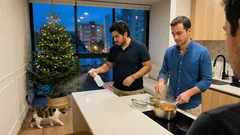 Cómo hacer un repelente casero para que tu gato no se suba al árbol de Navidad